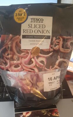 Sliced red onion